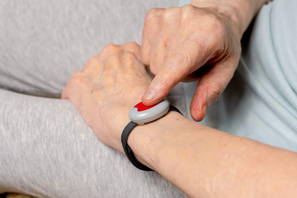 Tout savoir sur l’alarme pour les personnes âgées : explications et tarifs
